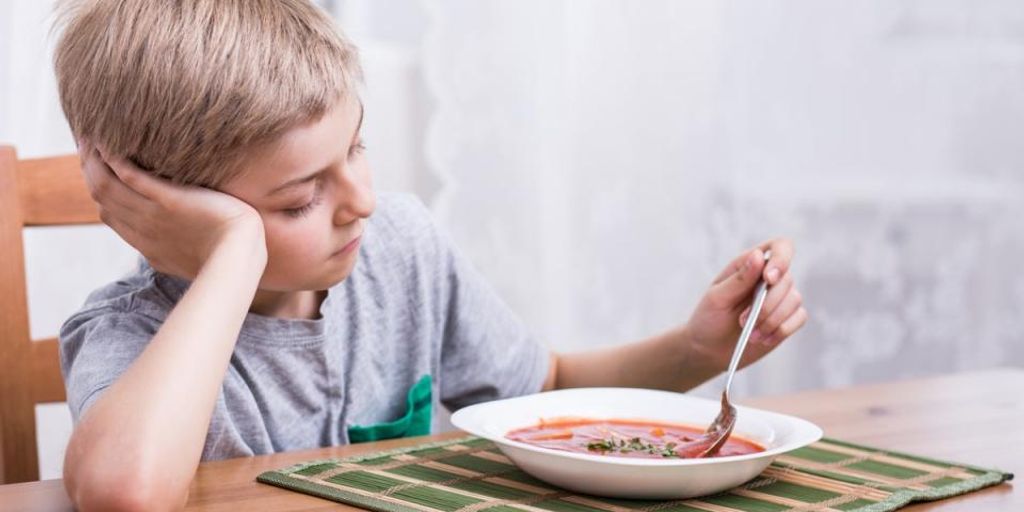 children eating healthy food